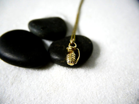 9 carat yellow gold grenade pendant/charm